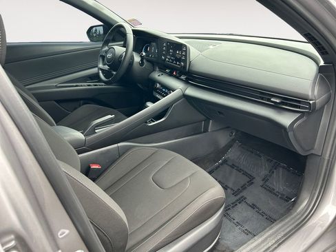Used 2025 Hyundai Elantra Sport FWD image 26