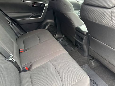Used 2021 Toyota RAV4 LE AWD/4WD image 18