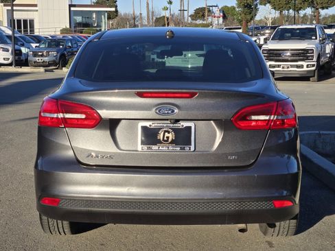 Used 2017 Ford Focus SE image 5