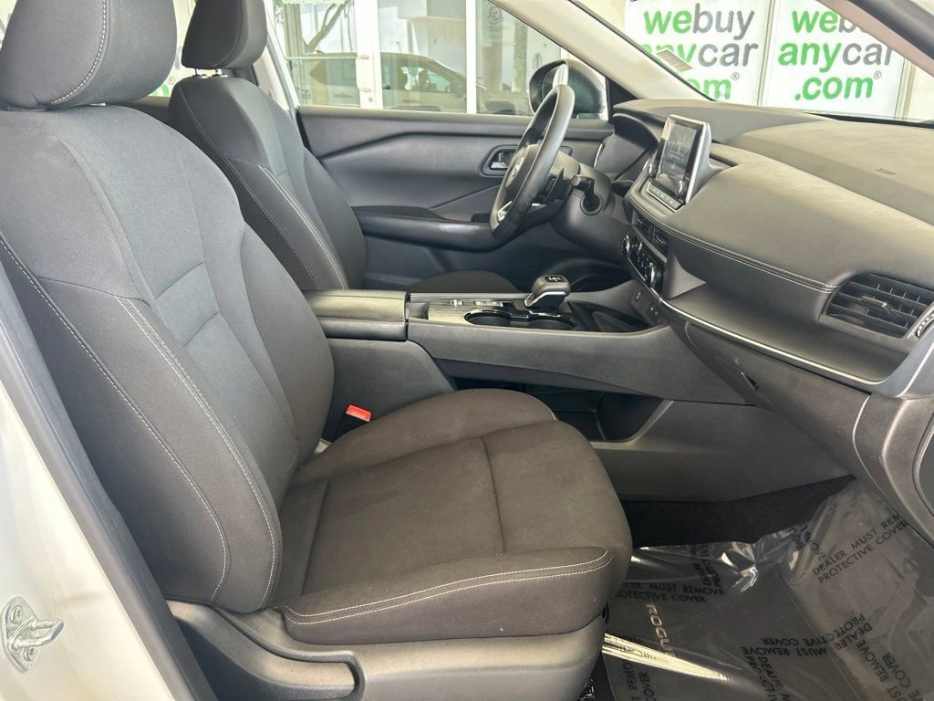 Used 2024 Nissan Rogue S FWD image 19