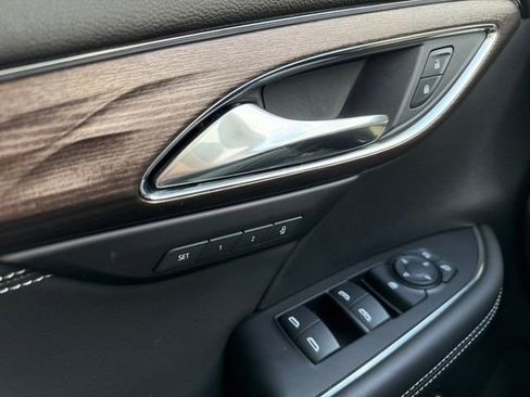 Certified 2023 Buick Envision Avenir image 4