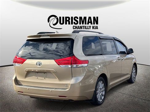Used 2011 Toyota Sienna XLE image 2