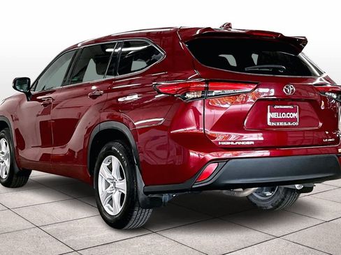 Used 2021 Toyota Highlander LE image 15
