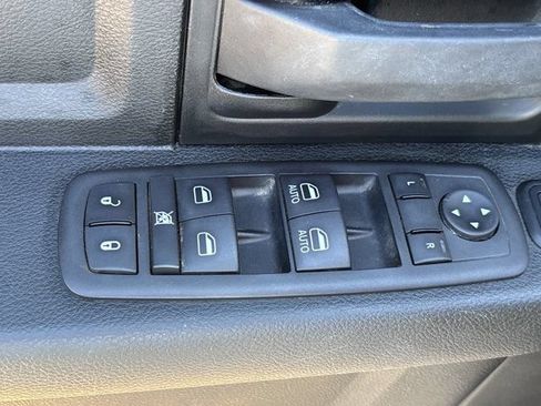 Used 2024 RAM 2500 Tradesman w/ Chrome Appearance Group AWD/4WD image 18