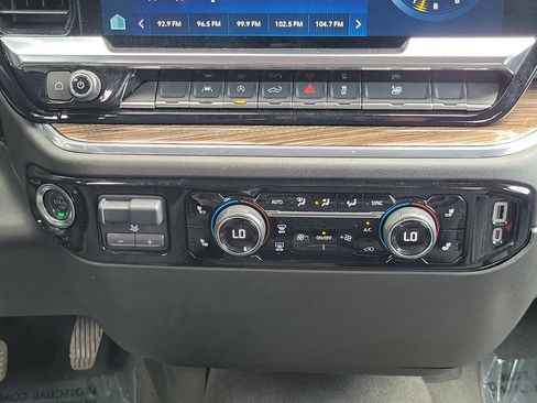 Used 2025 Chevrolet Silverado 1500 LT RWD image 21