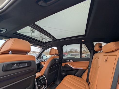 Used 2022 BMW X5 xDrive40i w/ M Sport Package image 45