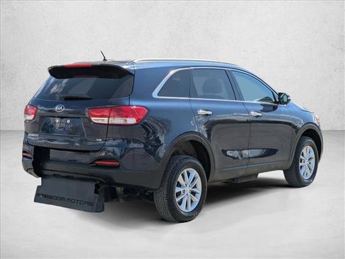 Used 2018 Kia Sorento FWD V6 image 5