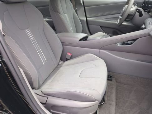 Used 2023 Hyundai Elantra SEL w/ Convenience Package FWD image 18