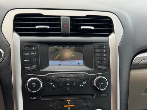Used 2018 Ford Fusion SE FWD image 20
