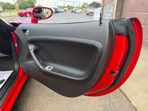 Used 2006 Pontiac Solstice Convertible w/ Premium Package RWD image 38