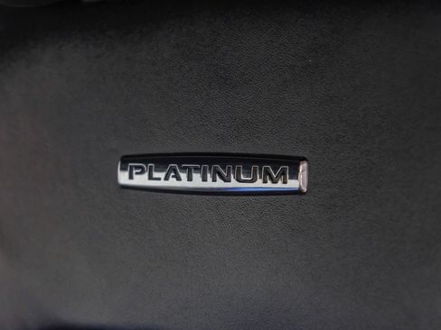 Used 2022 Ford F250 Platinum w/ FX4 Off-Road Package AWD/4WD image 32