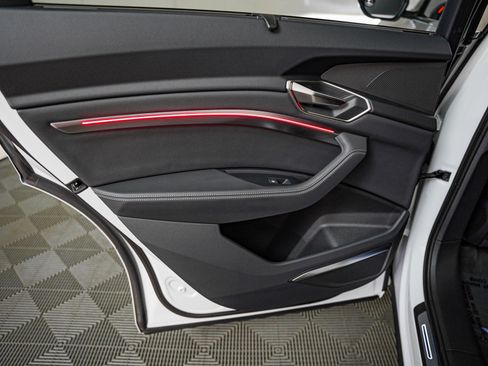 Certified 2024 Audi Q8 e-tron Prestige w/ Prestige Package image 25