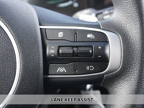 Used 2023 Kia Sportage LX image 3