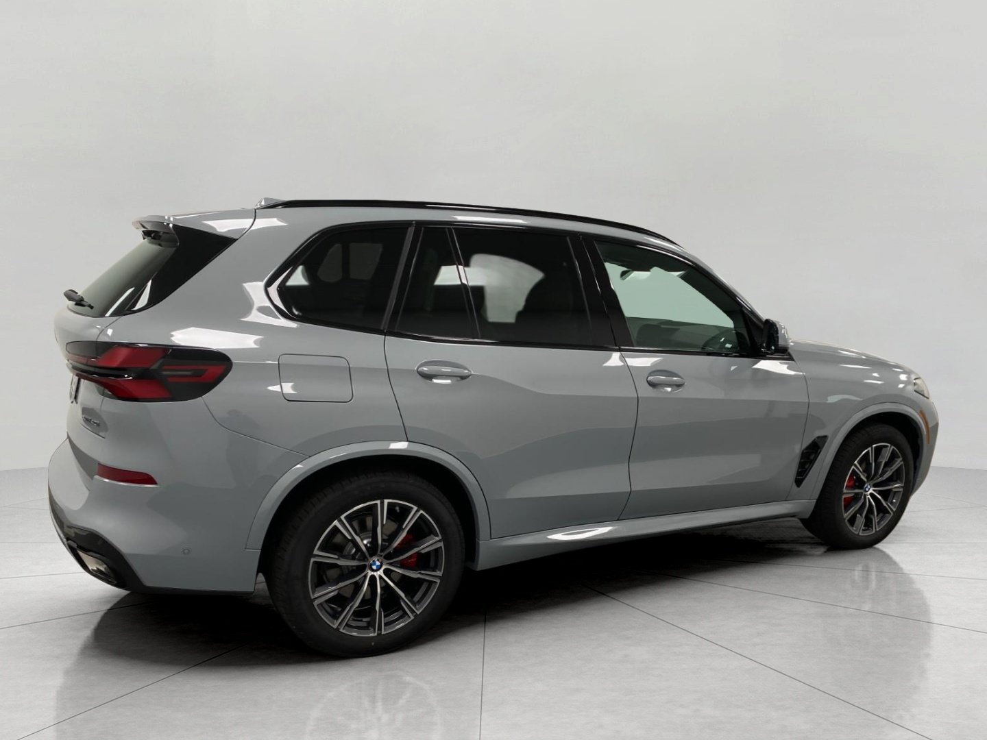 New 2026 BMW X5 xDrive40i w/ M Sport Package AWD/4WD image 2