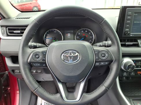 Used 2021 Toyota RAV4 XLE Premium AWD/4WD image 23