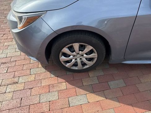 Used 2022 Toyota Corolla LE FWD image 2
