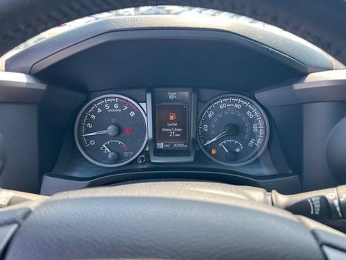 Used 2021 Toyota Tacoma TRD Sport w/ Technology Package AWD/4WD image 15