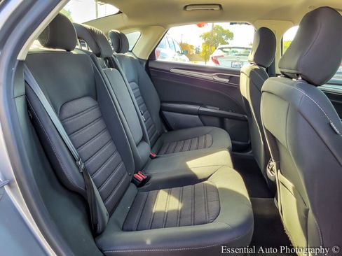 Used 2020 Ford Fusion SE image 31