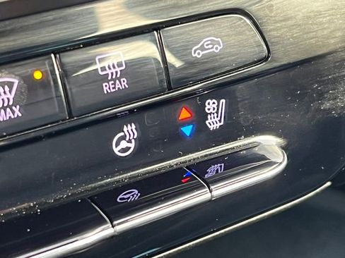 Used 2022 Chevrolet Bolt EUV LT w/ Convenience Package image 26