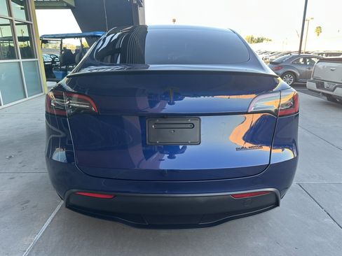 Used 2023 Tesla Model Y Performance image 12