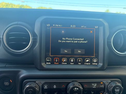 Used 2023 Jeep Wrangler Unlimited Sahara w/ Cold Weather Group AWD/4WD image 23