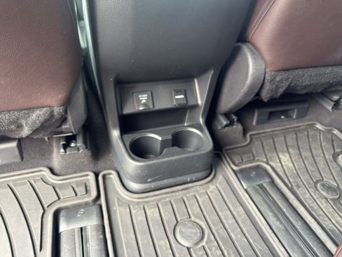 Used 2023 Toyota Sienna Platinum AWD/4WD image 12