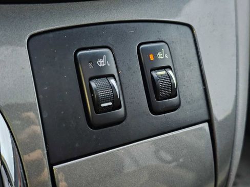 Used 2009 Toyota Sienna XLE Limited image 29