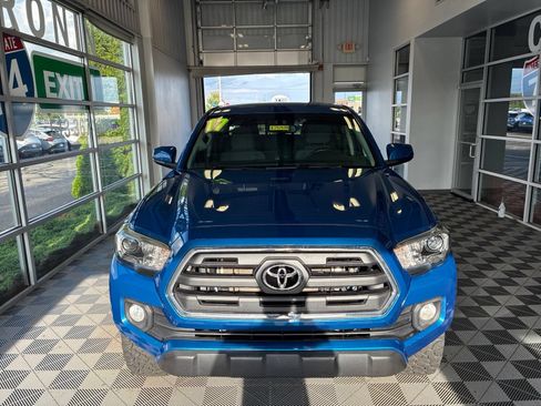 Used 2017 Toyota Tacoma SR5 w/ Tow Package AWD/4WD image 2