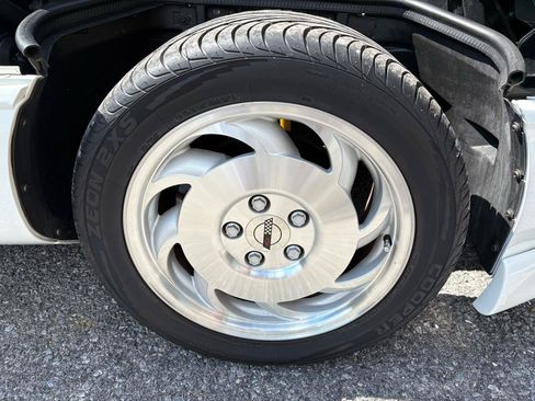 Used 1994 Chevrolet Corvette Coupe RWD image 22
