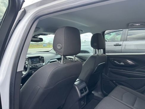 Used 2024 GMC Terrain SLE FWD image 23