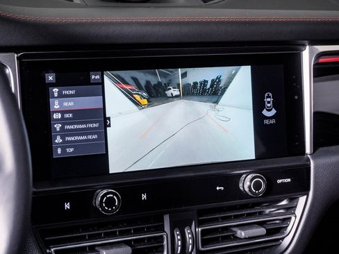 Certified 2025 Porsche Macan image 23