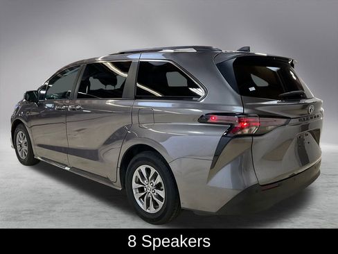 Used 2024 Toyota Sienna XLE image 3