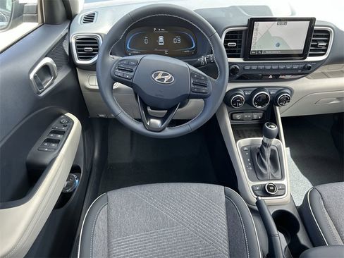 New 2025 Hyundai Venue Limited image 4