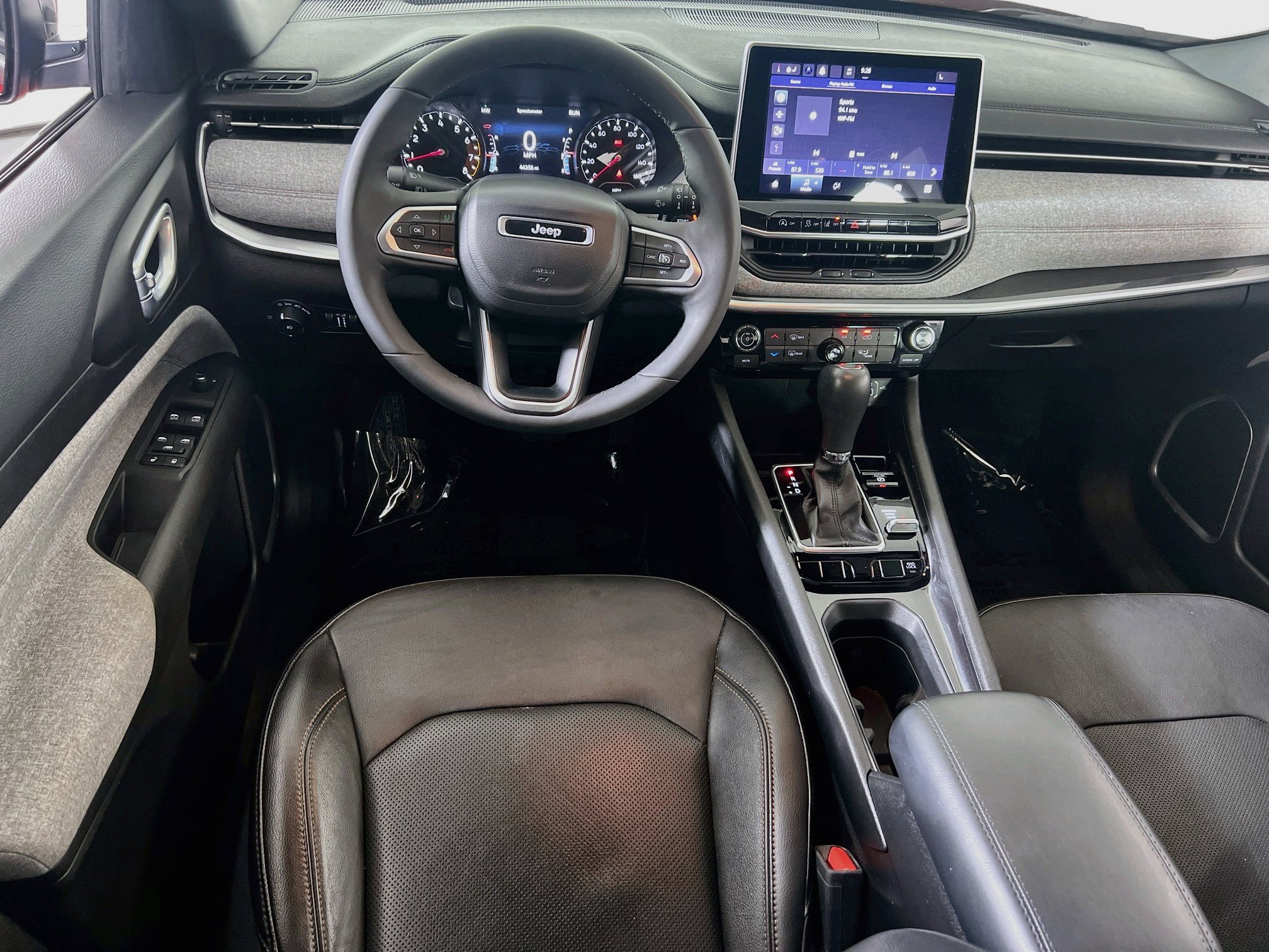 Used 2023 Jeep Compass Latitude AWD/4WD image 21