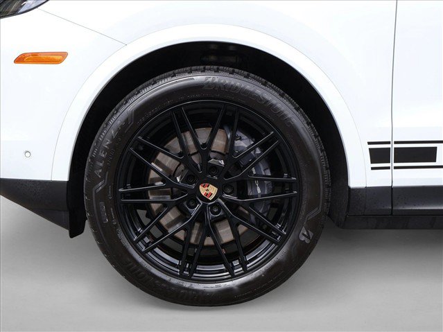Used 2025 Porsche Cayenne AWD/4WD image 29