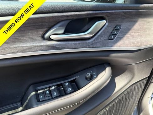 Used 2023 Jeep Grand Cherokee L Limited w/ Luxury Tech Group II AWD/4WD image 23