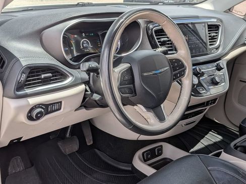 Used 2020 Chrysler Pacifica Limited w/ Advanced Safetytec Group FWD image 37