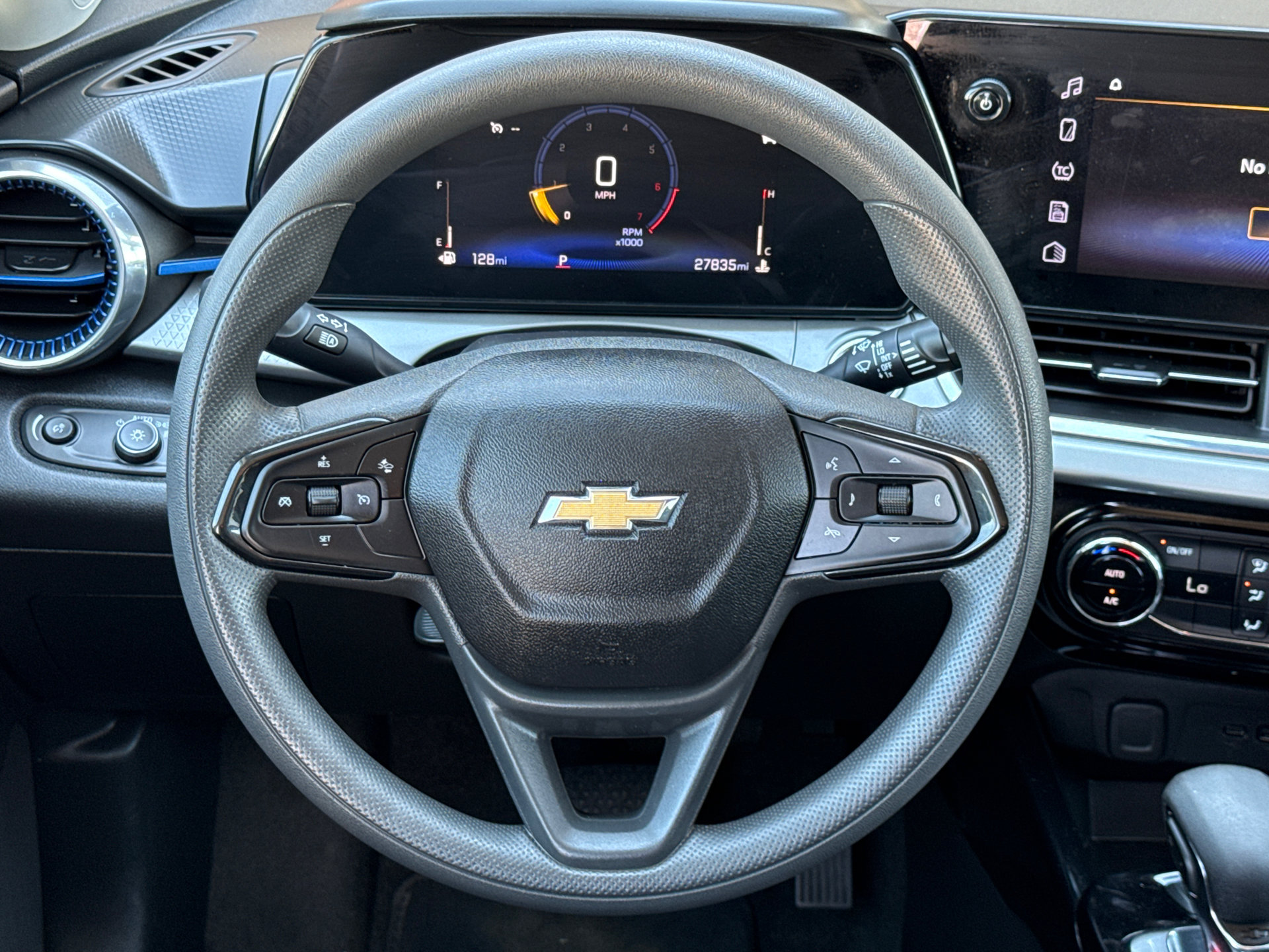 Used 2025 Chevrolet Trax LT FWD image 15