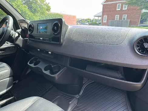 Used 2024 Mercedes-Benz Sprinter 2500 w/ Acoustic Package image 24