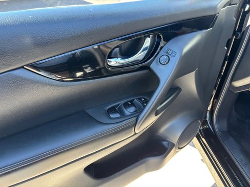 Used 2017 Nissan Rogue Sport SV image 10