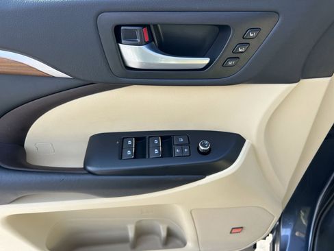 Used 2019 Toyota Highlander Limited Platinum image 15