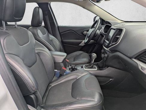 Used 2018 Jeep Cherokee Latitude Plus w/ Comfort/Convenience Group image 21