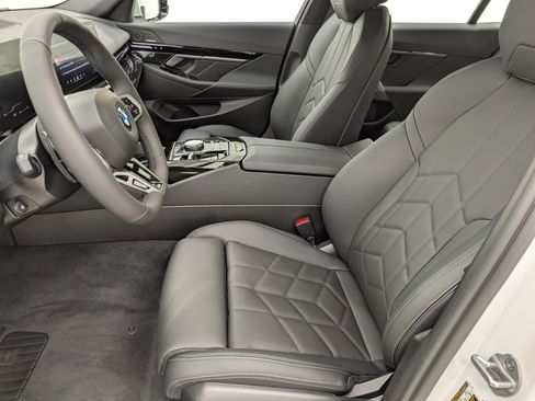 New 2026 BMW 530i xDrive w/ M Sport Package AWD/4WD image 5