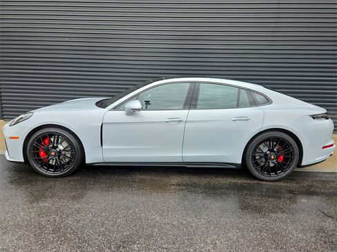New 2026 Porsche Panamera GTS image 2