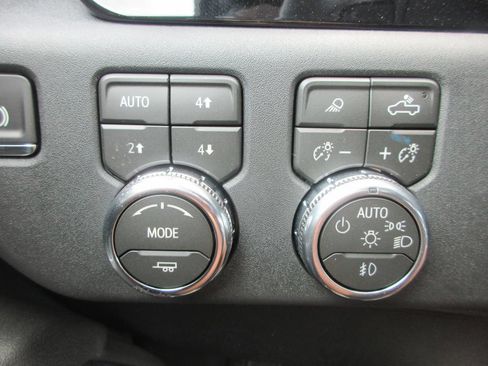 New 2026 GMC Sierra 2500 SLE w/ SLE Value Package; AWD/4WD image 17