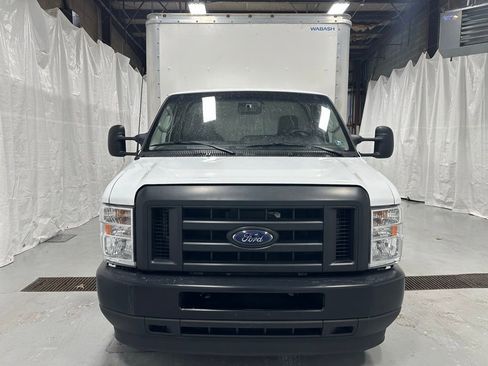 Used 2024 Ford E-350 and Econoline 350 Super Duty image 2