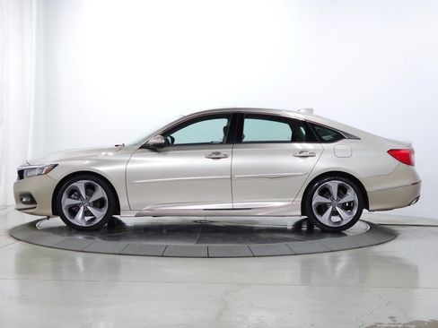 Used 2018 Honda Accord Touring image 5