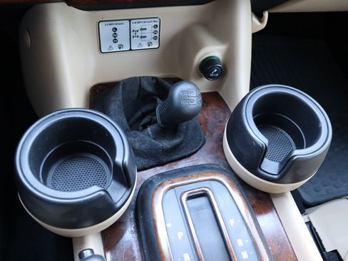 Used 2004 Land Rover Discovery SE image 32