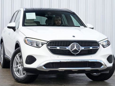 Used 2025 Mercedes-Benz GLC 300 4MATIC image 4