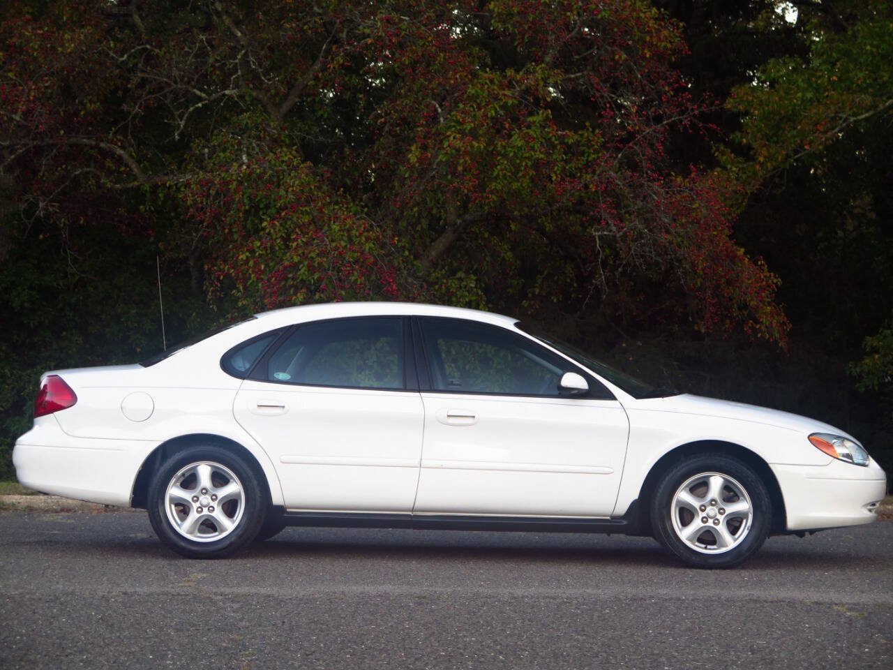 Used 2003 Ford Taurus SES FWD image 5